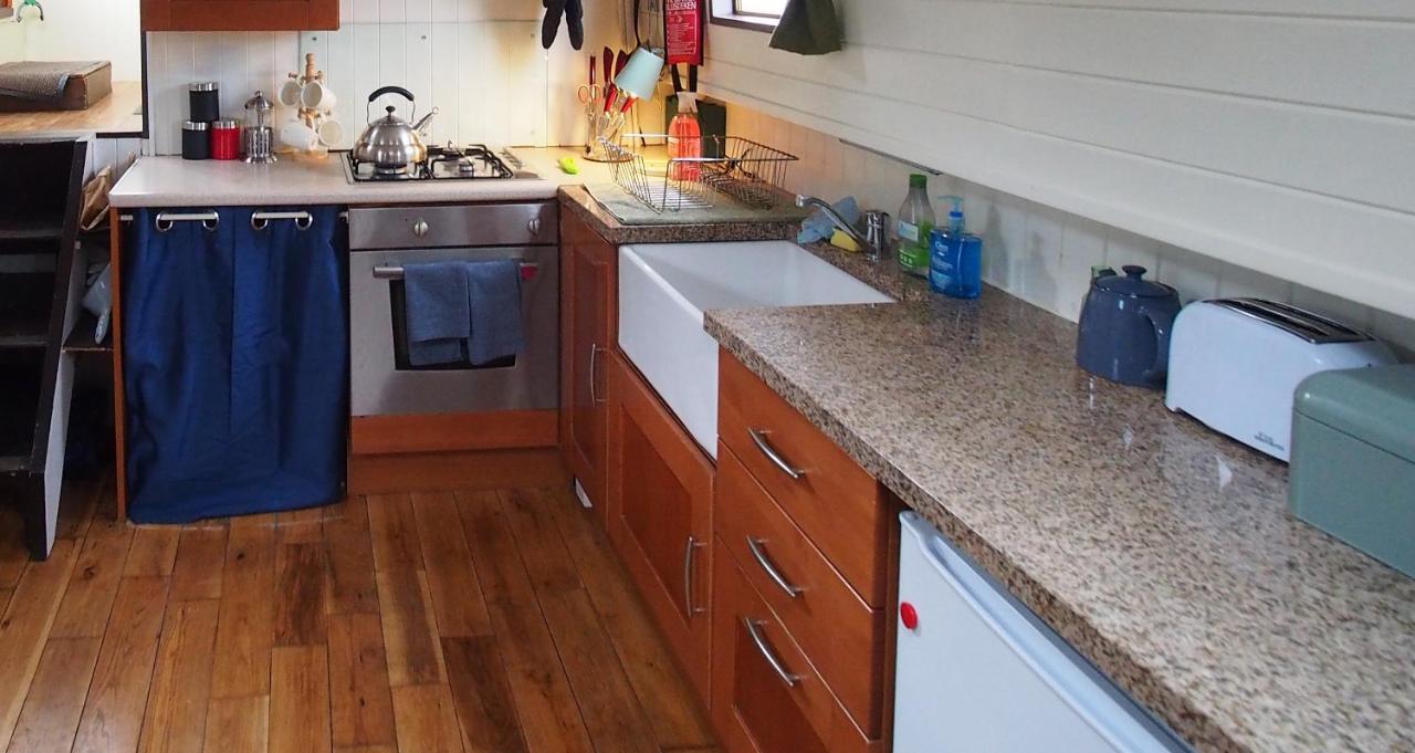 Roisin Dubh Houseboat Hotel Sallins Ngoại thất bức ảnh