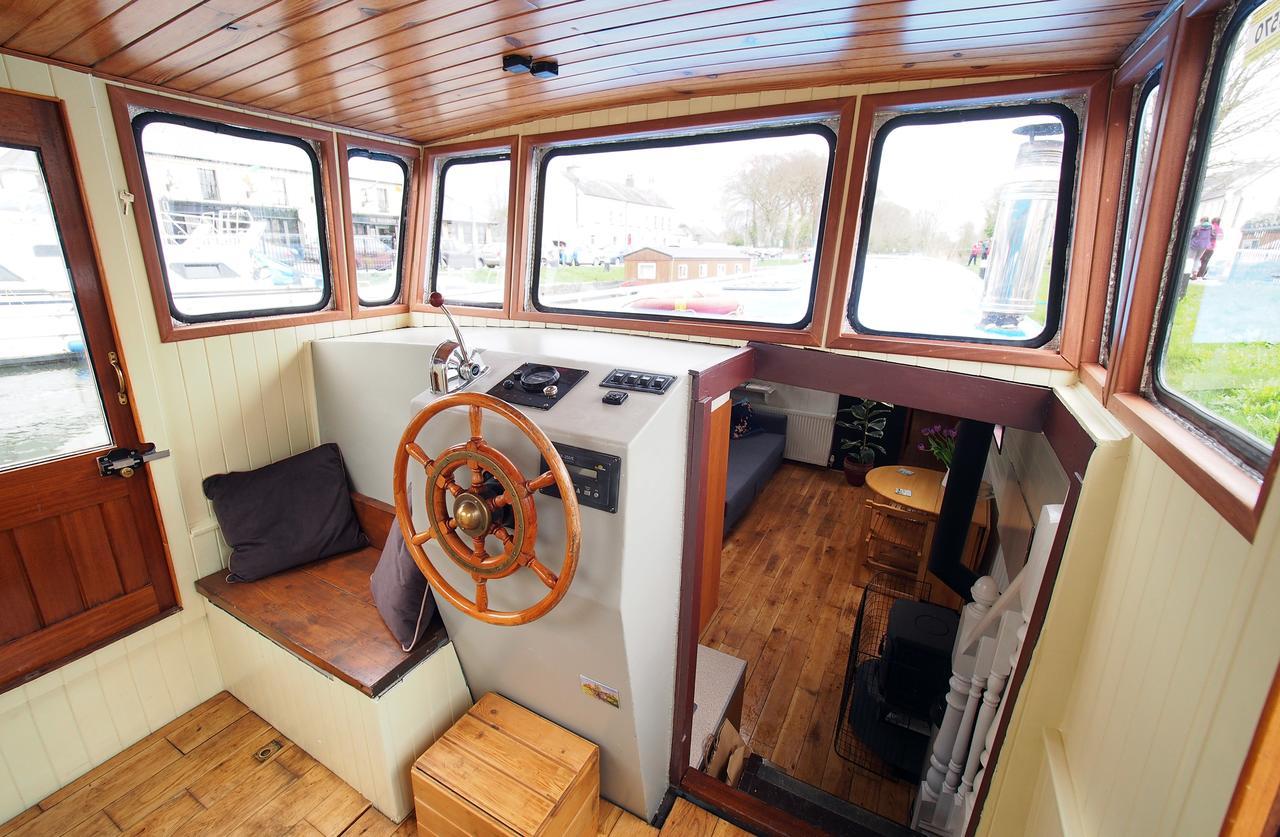 Roisin Dubh Houseboat Hotel Sallins Ngoại thất bức ảnh