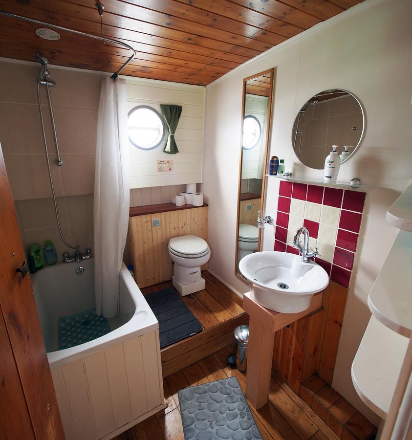Roisin Dubh Houseboat Hotel Sallins Ngoại thất bức ảnh